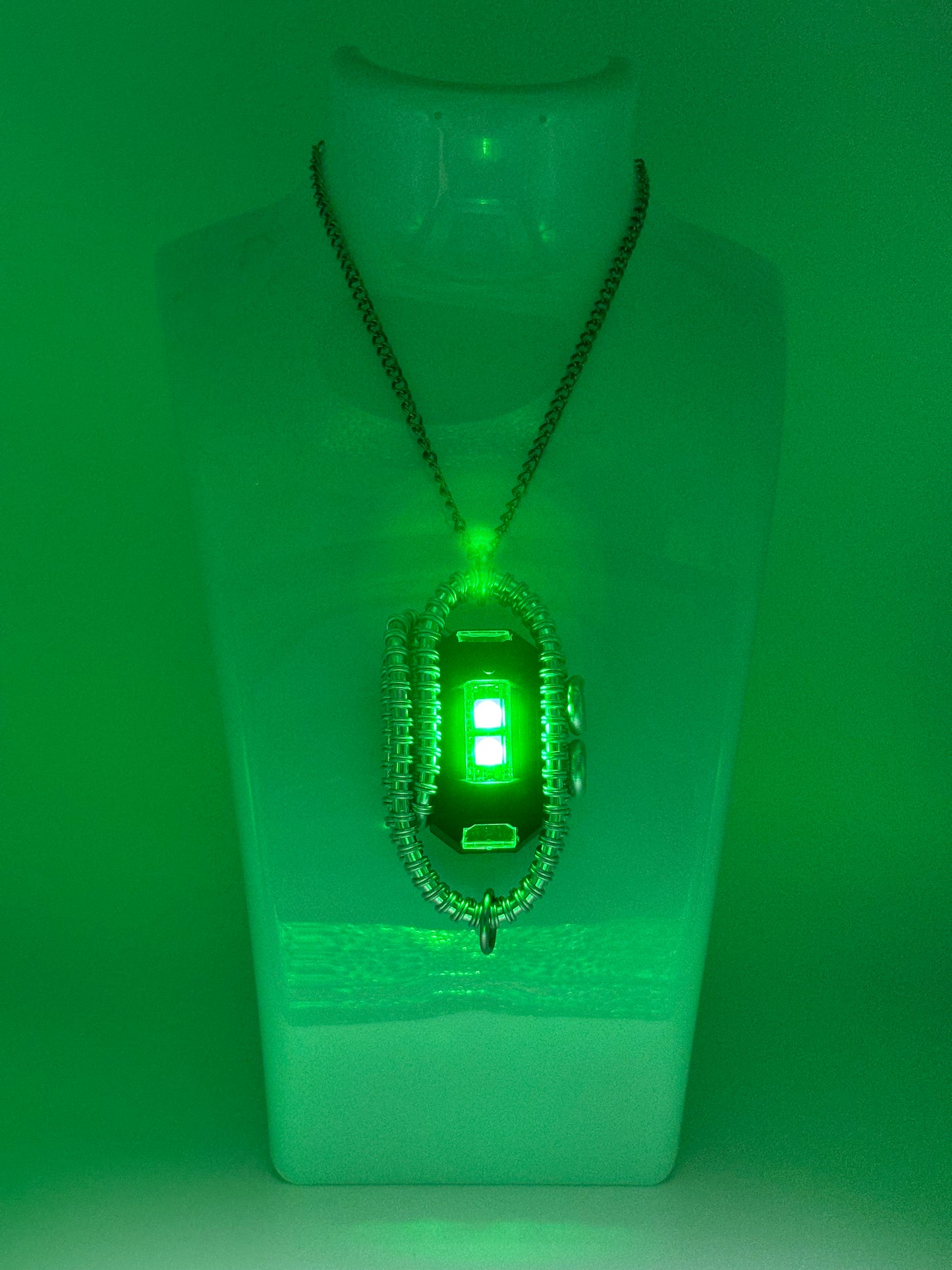 2 in 1 Braccialetto/Ciondolo RGB Light