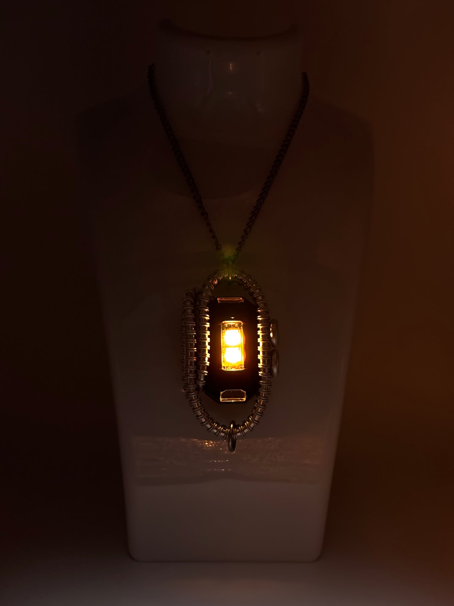 2 in 1 Braccialetto/Ciondolo RGB Light